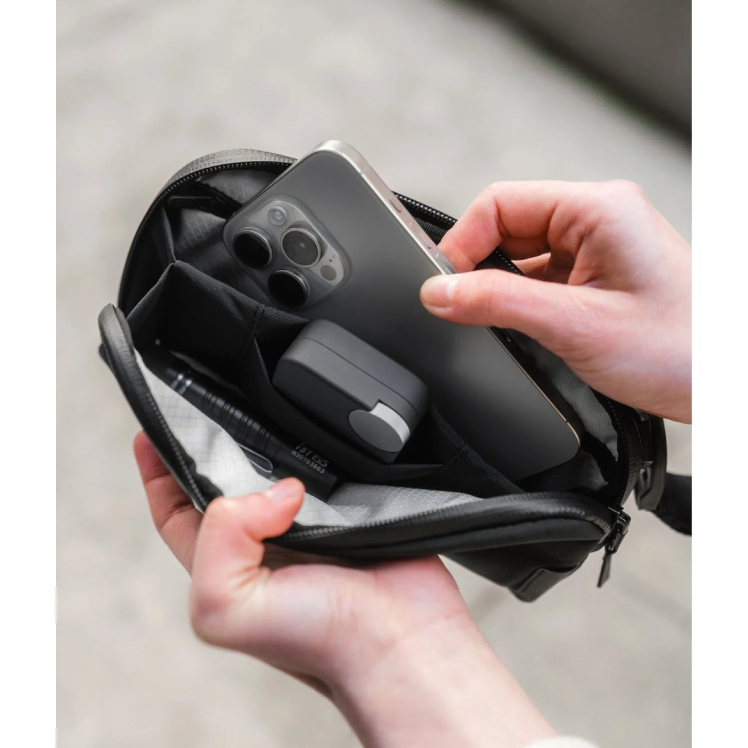ALPAKA Flight Pouch - Image 6