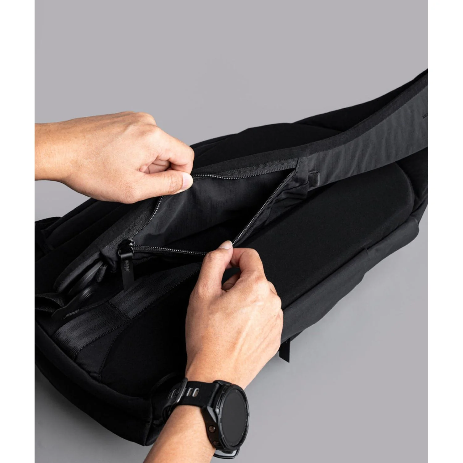 ALPAKA Metro Crossbody Left Shoulder - Image 10
