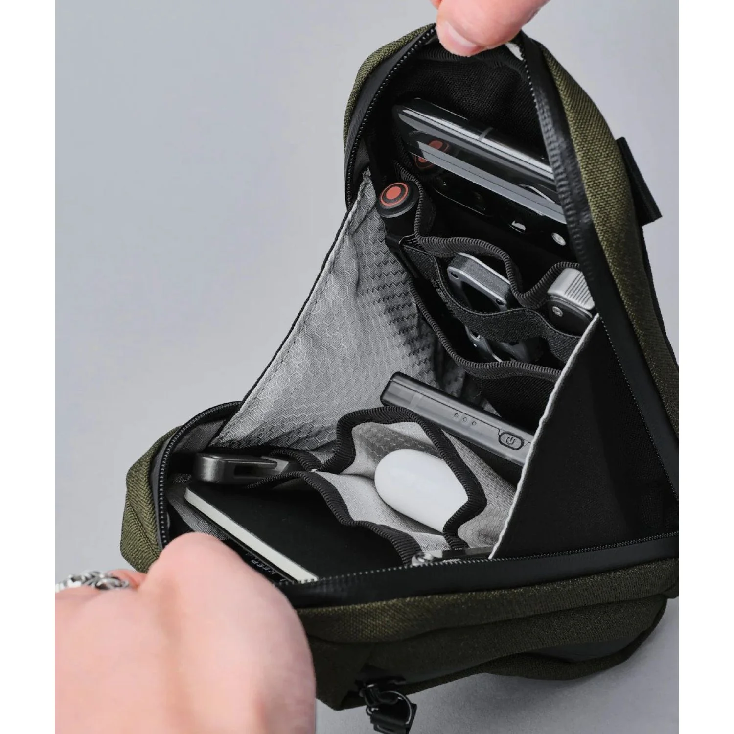 ALPAKA Metro Sling (Axoflux) - Image 14