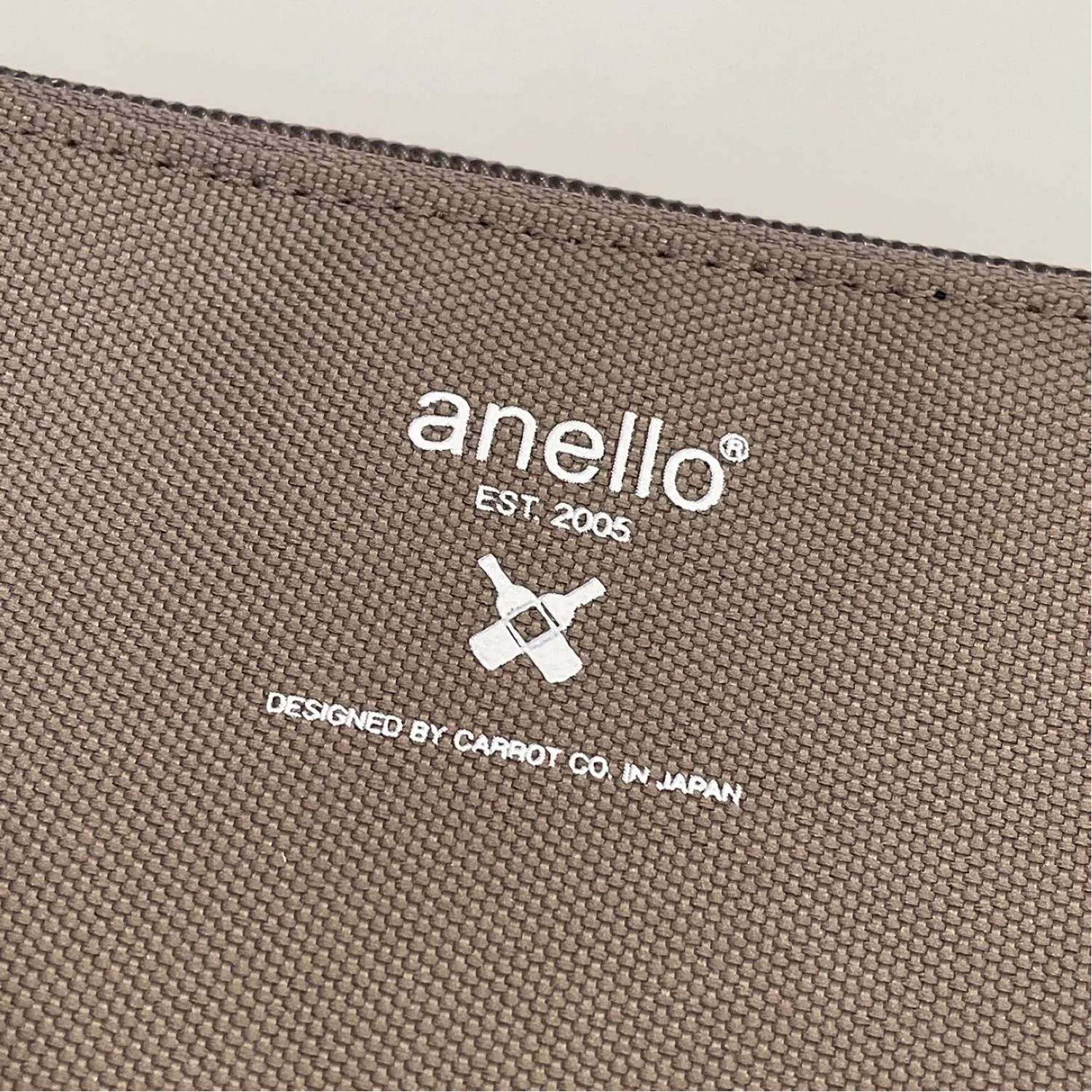 Anello Cross Bottle Pouch - Image 5