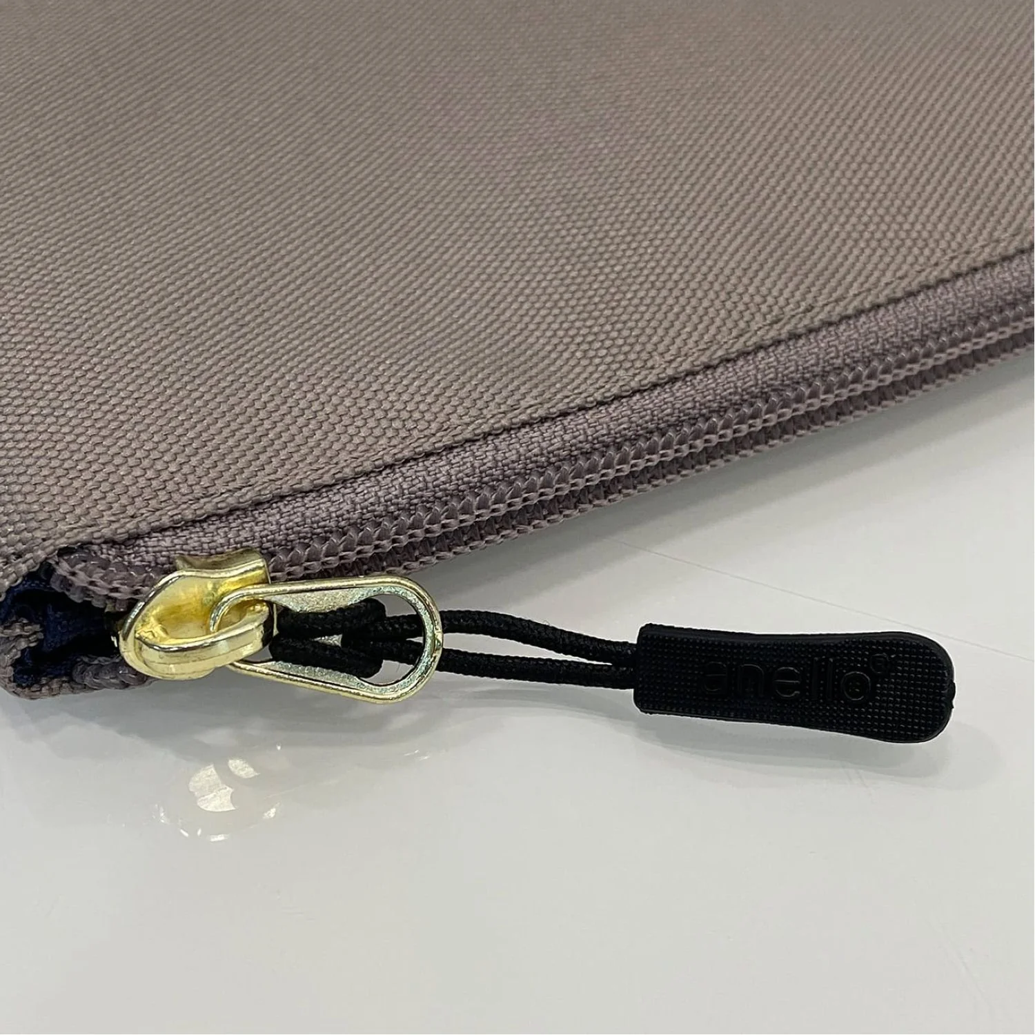 Anello Cross Bottle Pouch - Image 9