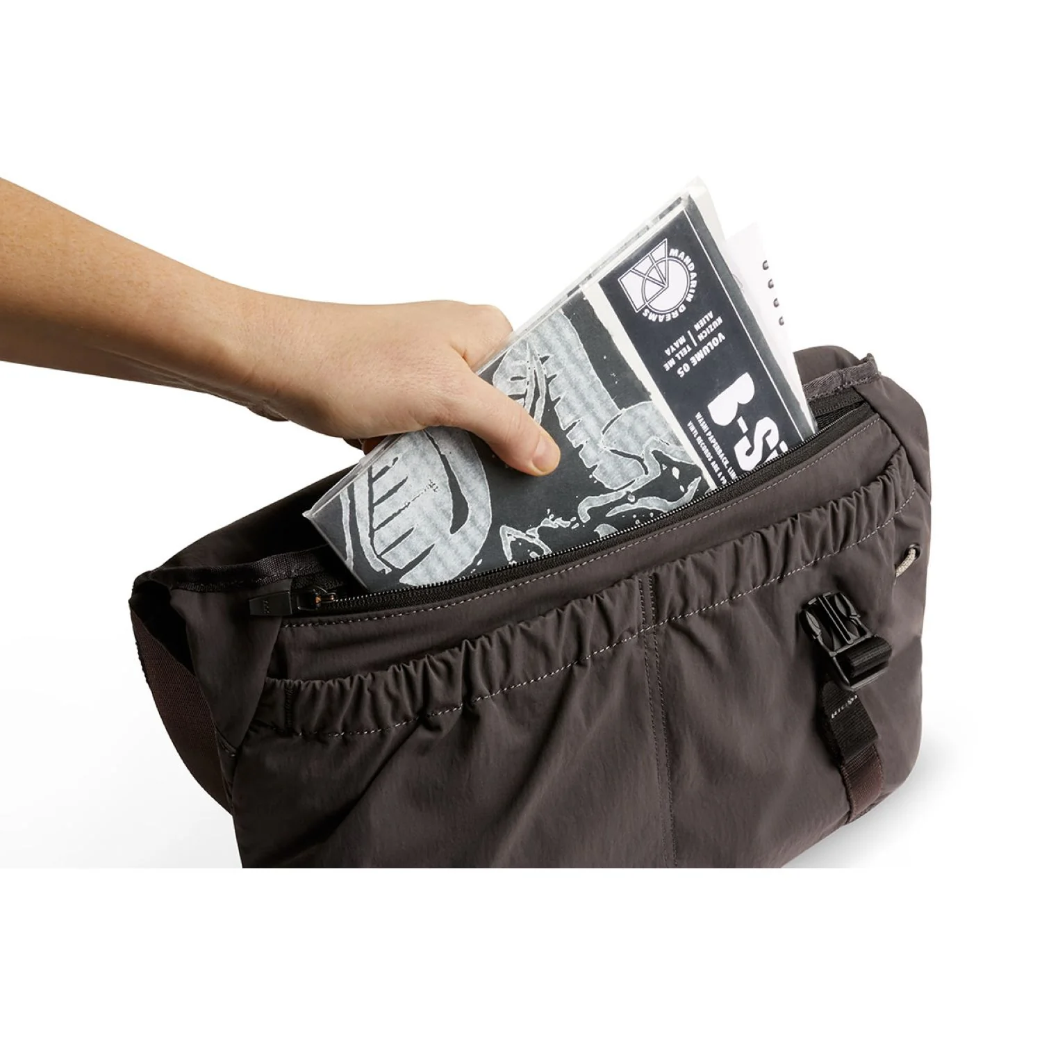 Bellroy Cinch Messenger Bag - Image 5