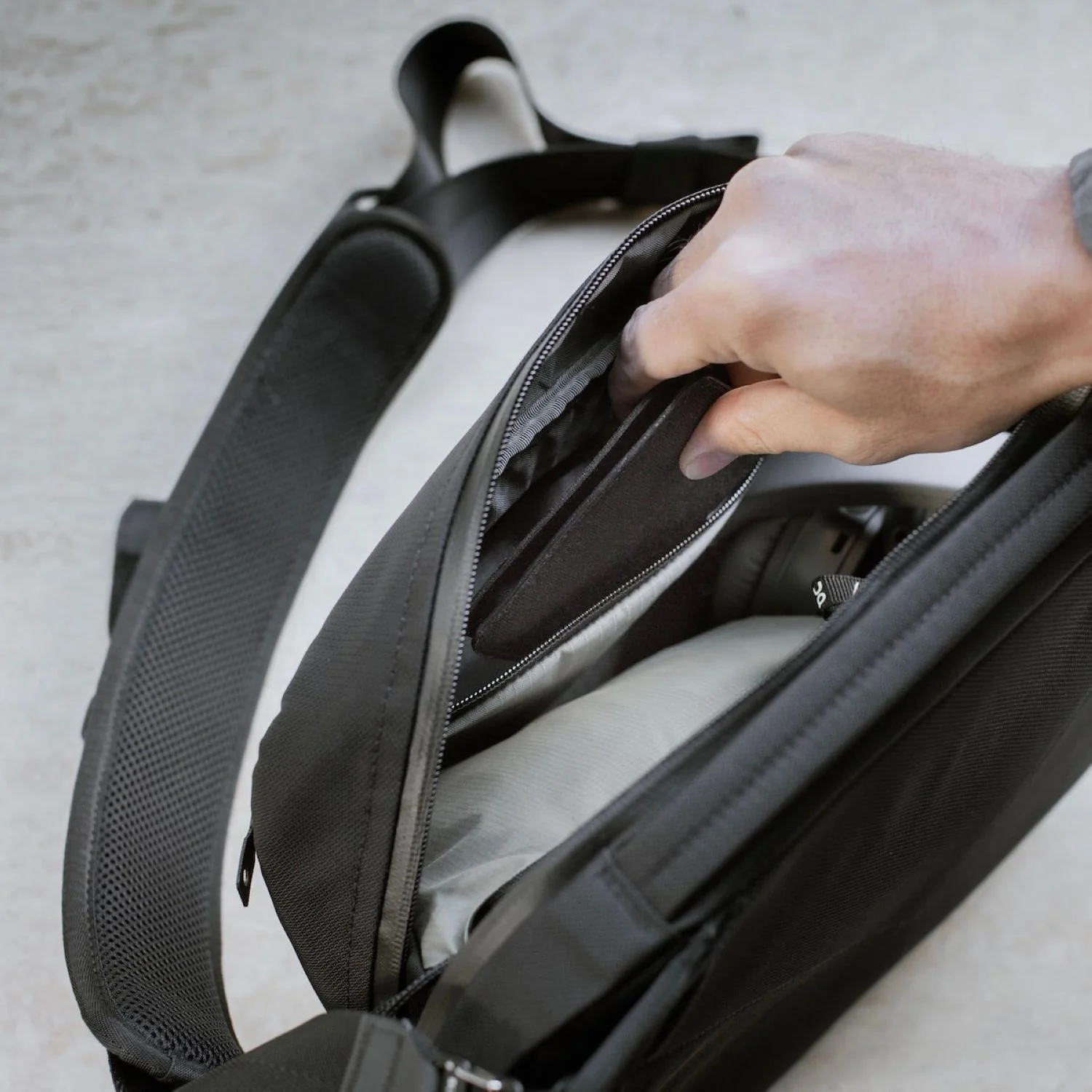Black Ember 11" Tablet Grip Sling Bag 8L - Image 37