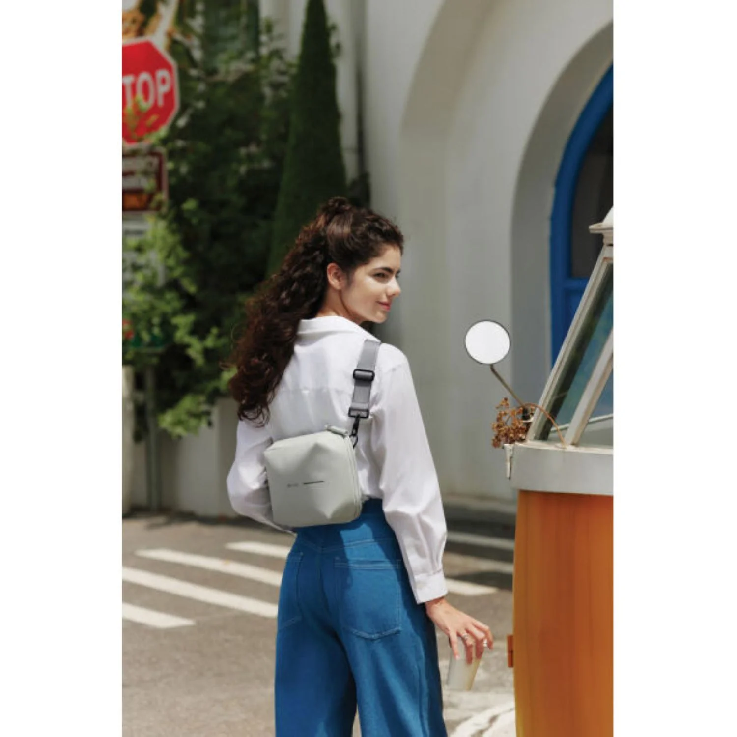 Bobby XD Design Urban Water Resistant Expandable Sling 3L To 5L - Image 17