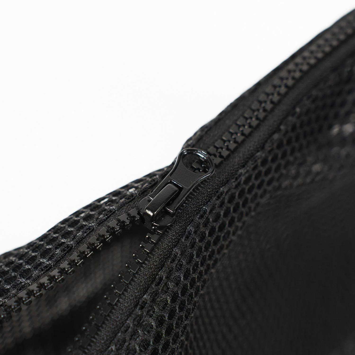 Crossing Jules Everywhere Mesh Pouch (Large) - Image 38