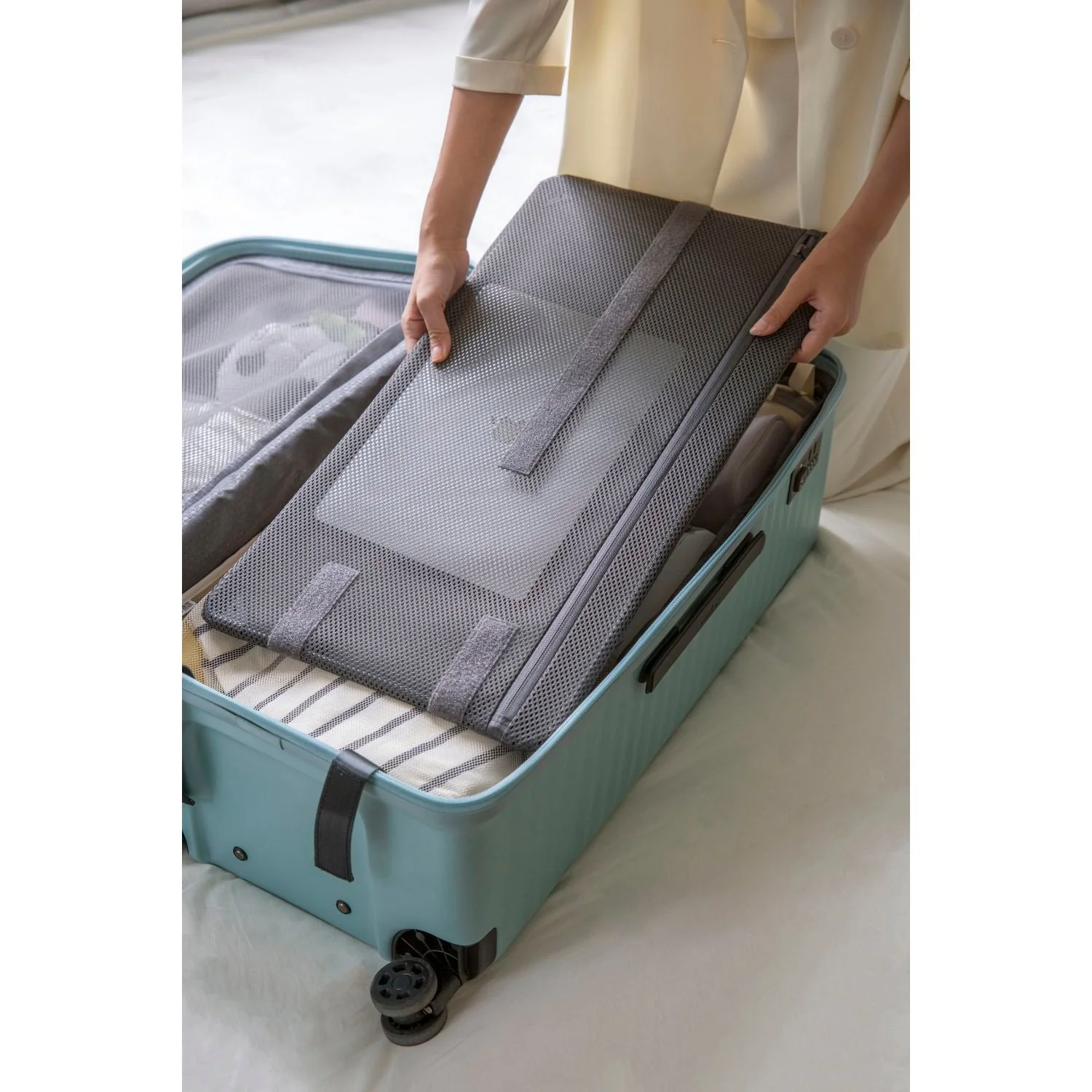 Echolac Celestra Supertrunk 26" Medium Luggage (SA) - Image 25