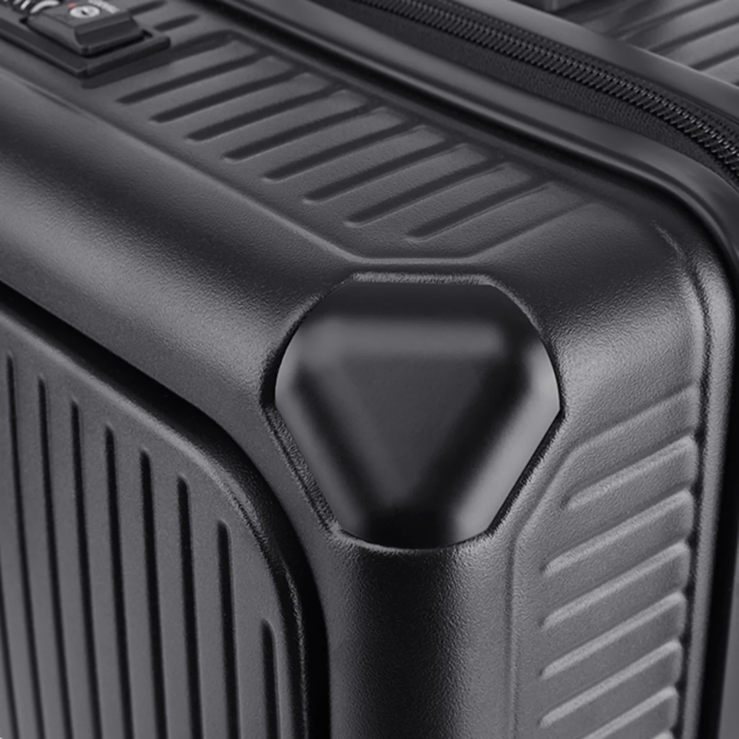 Echolac Shogun 20" Upright Luggage With Front Access Opening - Image 4