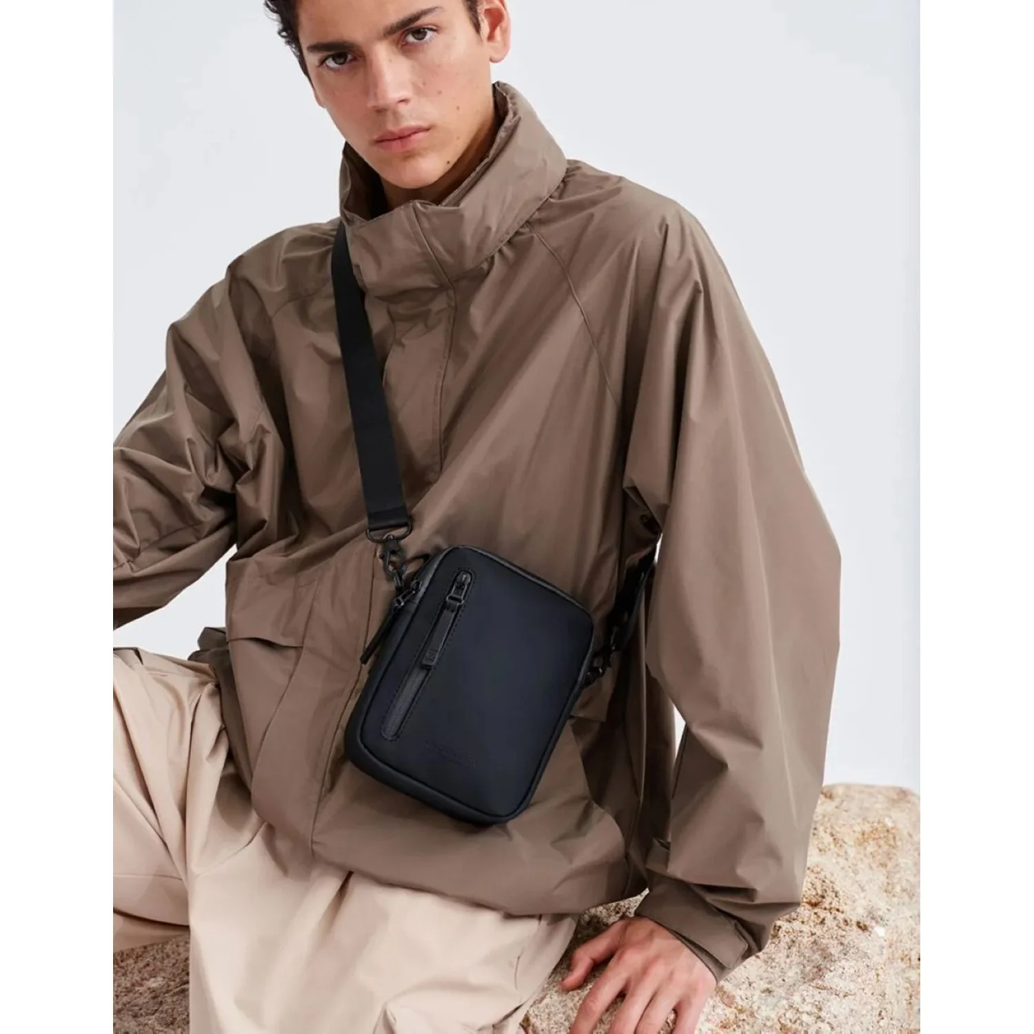 Gaston Luga Dash Verti Crossbody - Image 5