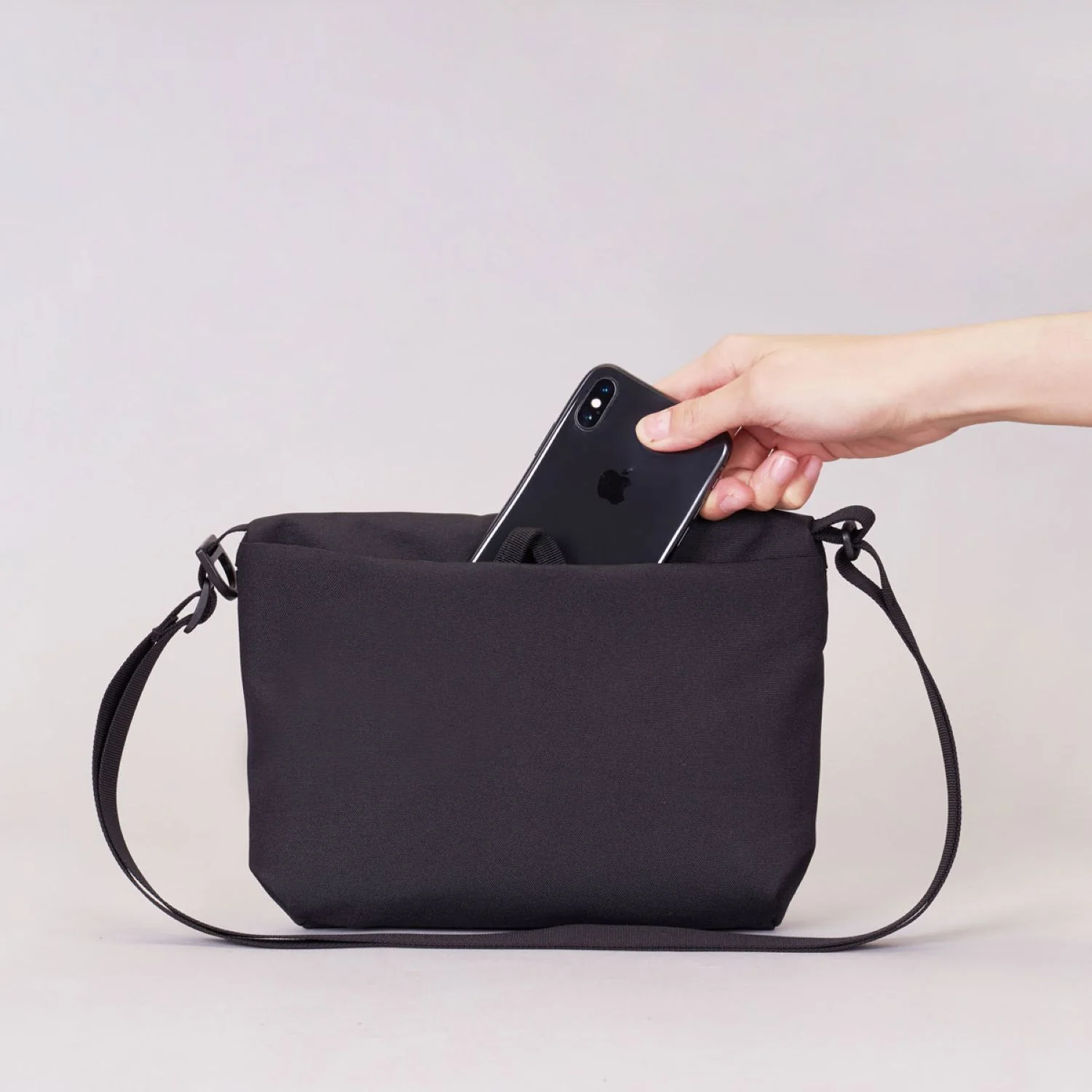 Hellolulu Cana Compact Utility Bag - Image 4