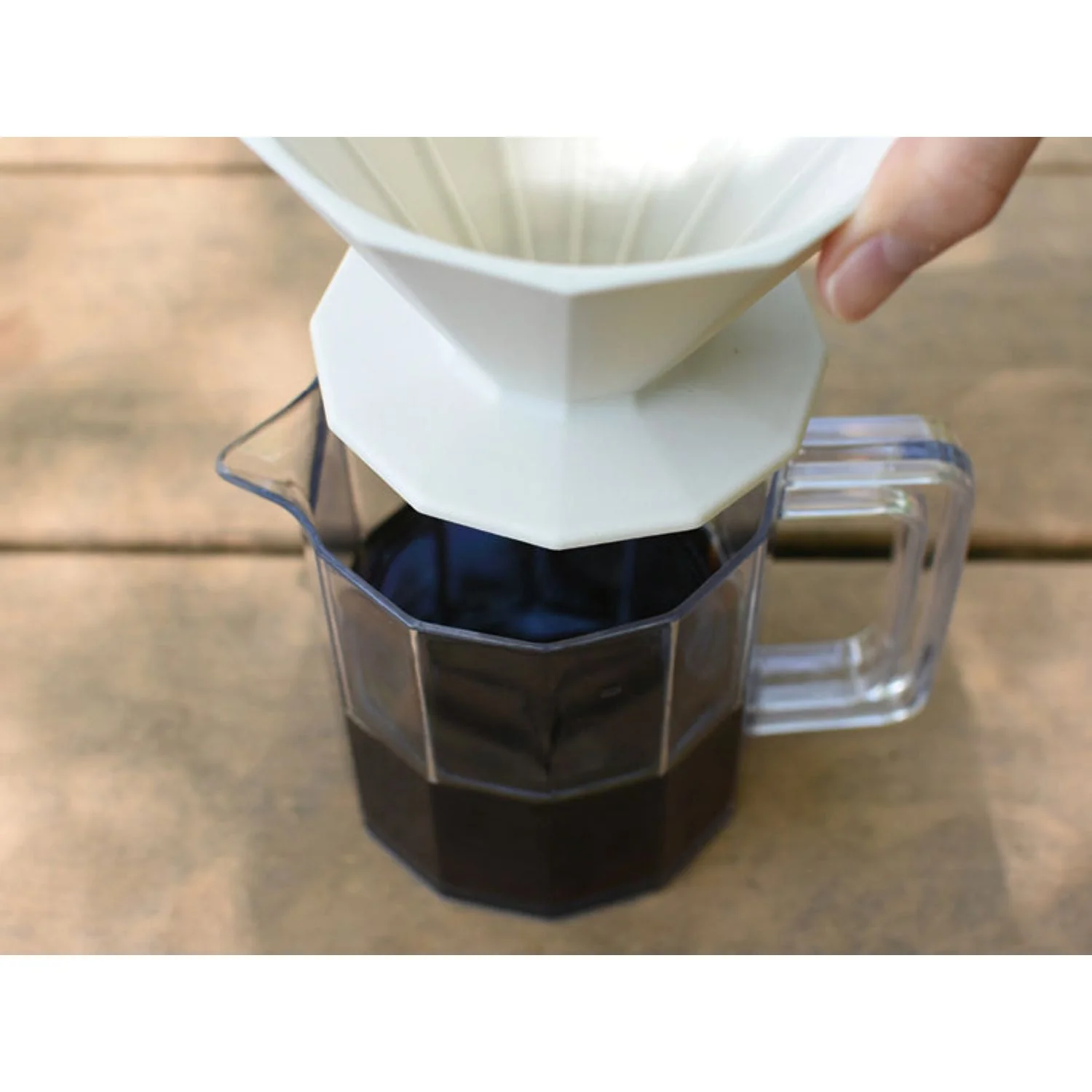 Kinto Alfresco Brewer Jug Set 4 Cups - Image 5