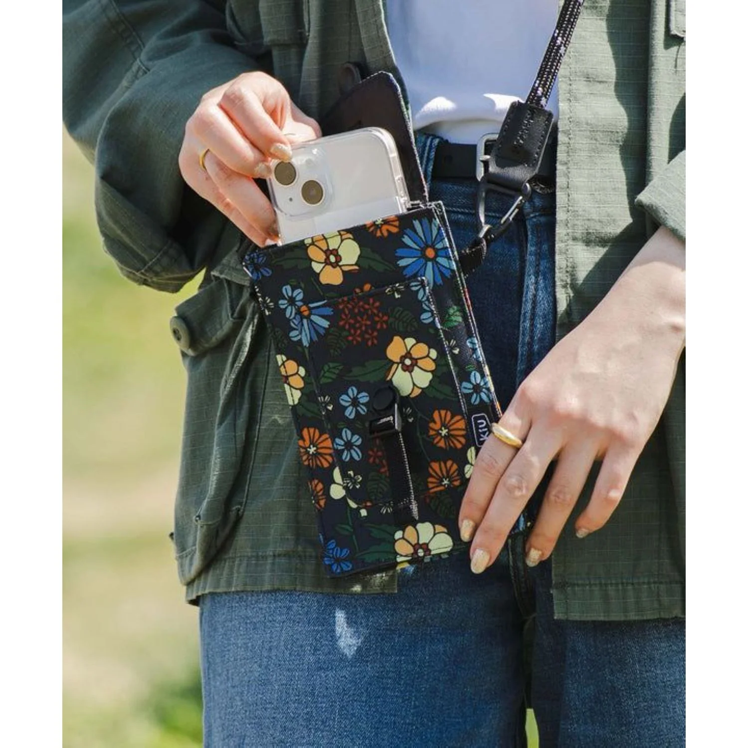 KiU Water Repellent 600D Phone Pouch - Image 38