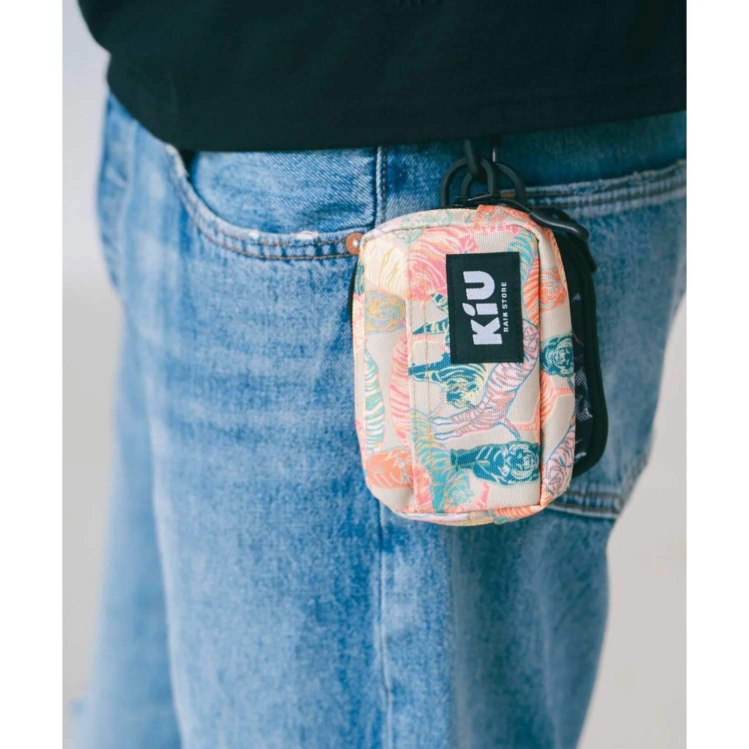 KiU Water Repellent Pouch Medium - Image 20