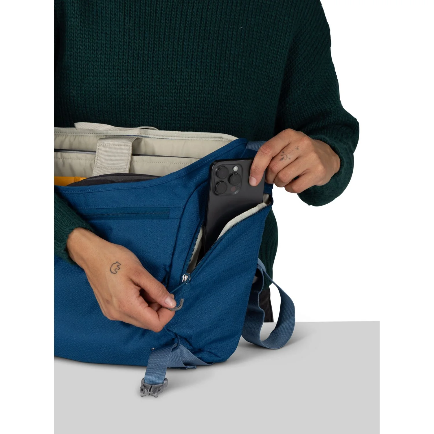 Osprey Daylite Messenger Bag O/S - Image 7