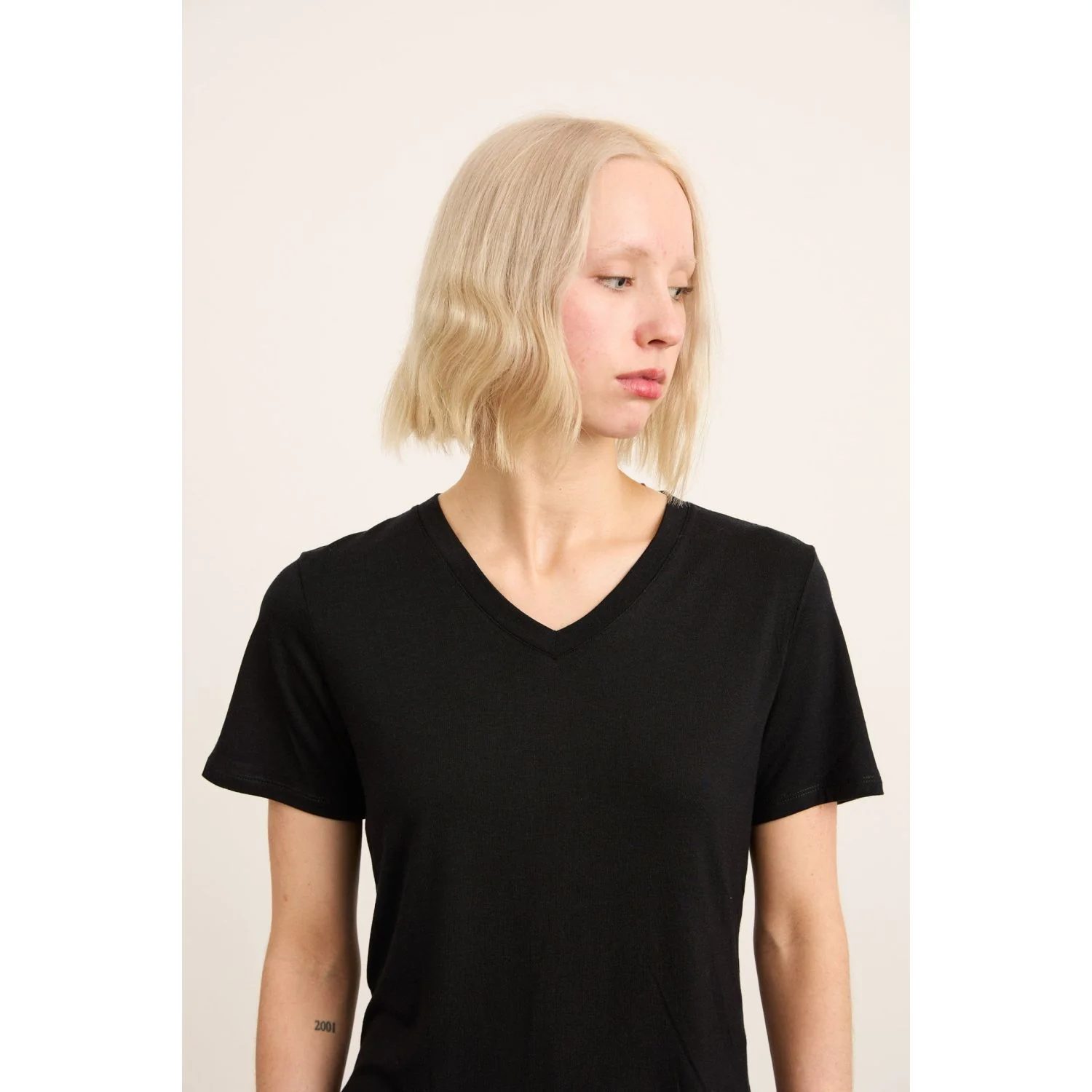 Paire Women's Merino Wool-Blend V-Neck T-Shirt (Black) - Image 12