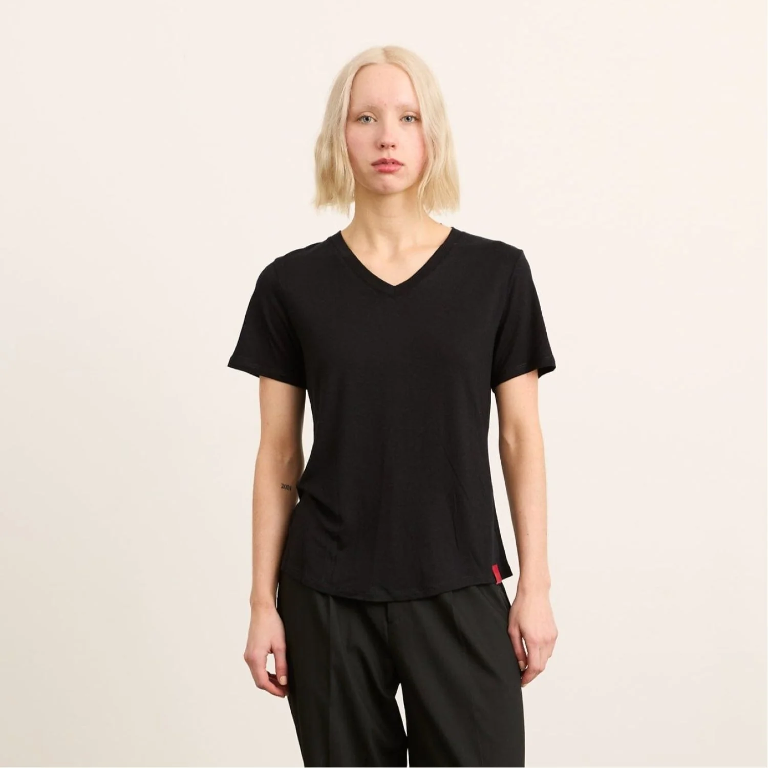 Paire Women's Merino Wool-Blend V-Neck T-Shirt (Black) - Image 21
