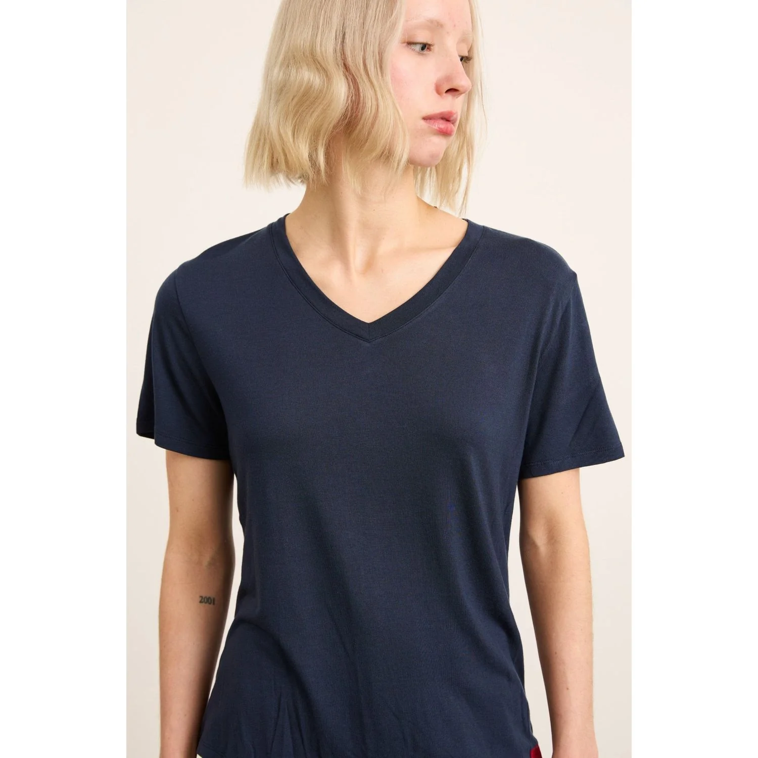 Paire Women's Merino Wool-Blend V-Neck T-Shirt (Navy) - Image 14