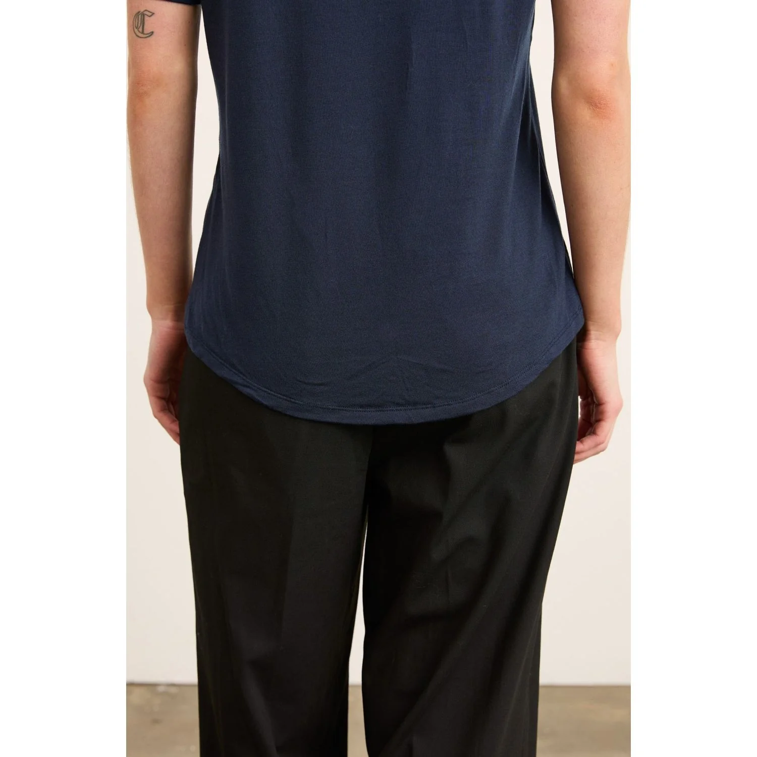 Paire Women's Merino Wool-Blend V-Neck T-Shirt (Navy) - Image 23